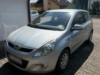 Gebraucht Hyundai i20 78 PS (57 kW) 2010 Silber Kleinwagen