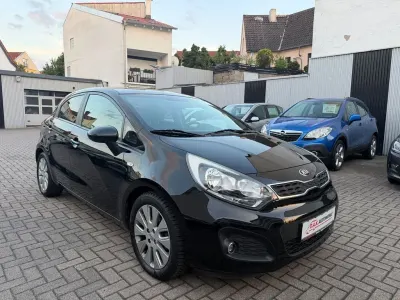 Gebraucht Kia Rio DREAM-TEAM Edition 86 PS (63 kW) 2014 Schwarz Limousine