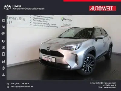 Neu Toyota Yaris Cross 131 PS (96 kW) 2025 Silber SUV