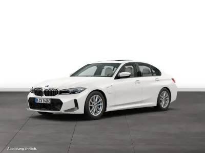 Gebraucht BMW 330e M Sport 292 PS (214 kW) 2025 Weiß Limousine