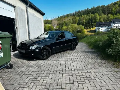 Gebraucht Mercedes 220 Elegance 150 PS (110 kW) 2006 Schwarz Limousine