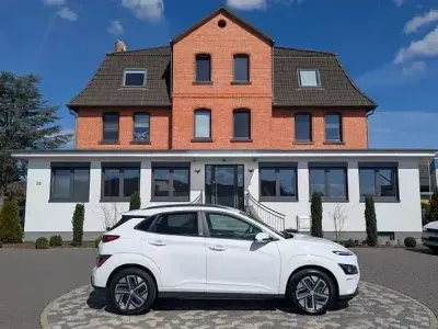Gebraucht Hyundai Kona Edition 30+ 100 kW (136 PS) 2022 Weiß SUV