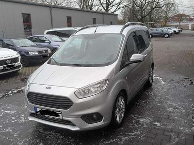 Gebraucht Ford Tourneo Courier Titanium 101 PS (74 kW) 2019 Silber Van / Kleinbus