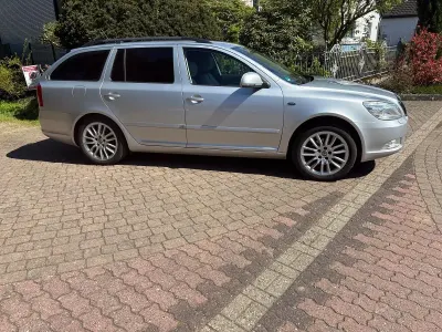 Gebraucht Skoda Octavia LAURIN & KLEMENT 140 PS (102 kW) 2011 Silber Limousine