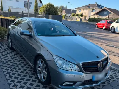 Gebraucht Mercedes E350 AMG 292 PS (214 kW) 2009 Silber Coupé