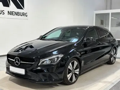 Gebraucht Mercedes CLA180 Shooting Brake 122 PS (89 kW) 2017 Schwarz Kombi