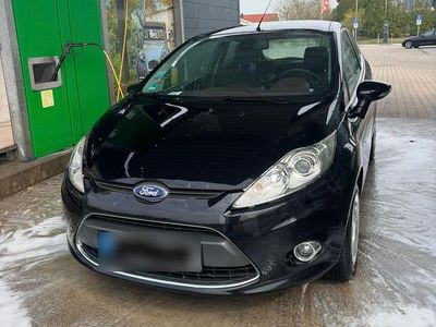 Usata Ford Fiesta Trend 95 CV (69 kW) 2010 Nero Utilitaria