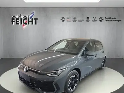 Nowe VW Golf VIII R-line 150 KM (110 kW) 2026 Szary Sedan/Limuzyna