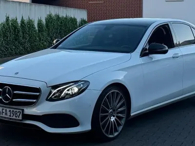 Gebraucht Mercedes E220 Night 194 PS (142 kW) 2019 Weiß Limousine