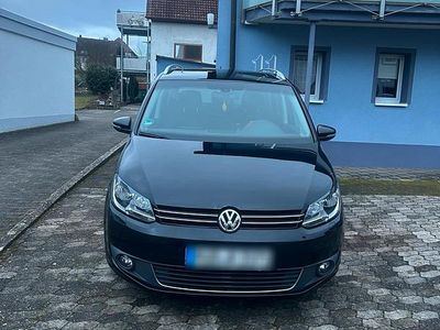 Schwarz Gebraucht 2015 VW Touran Cup Van / Kleinbus | 7.900 €