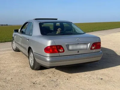 Occasion Mercedes E200 Elegance 136 ch (100 kW) 1999 Argent Berline