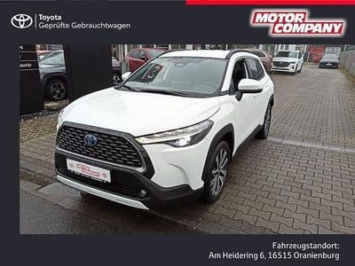 Schneeweiß Gebraucht 2023 Toyota Corolla Cross Team SUV | 32.990 € (Fairer Preis)