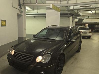 Schwarz Gebraucht 2005 Mercedes C230 Kombi | 1.700 €