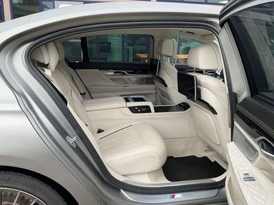 Grau Gebraucht 2020 BMW 745L Sport Line Limousine | 59.900 €