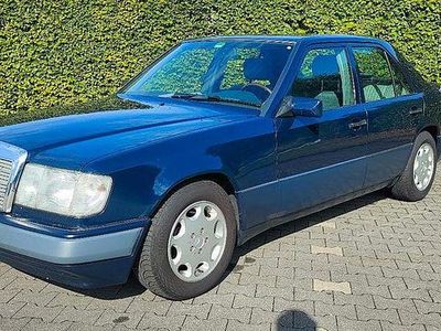 Second-hand Mercedes E260 160 CP (117 kW) 1992 Albastru Berlinǎ