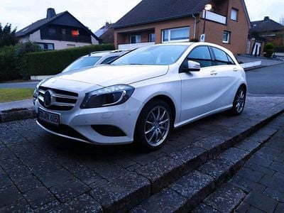 Gebraucht Mercedes A180 120 PS (88 kW) 2013 Weiß Limousine