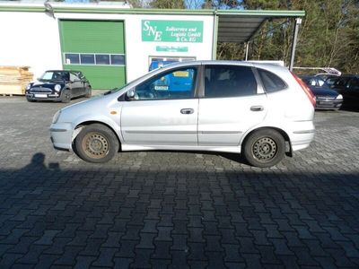 Nissan Almera Tino