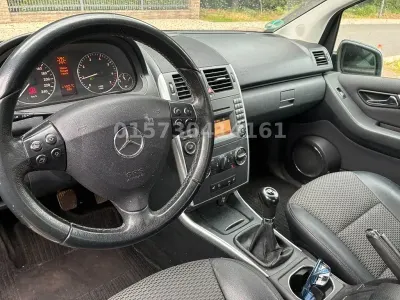 Gebraucht Mercedes A160 Avantgarde 95 PS (69 kW) 2010 Blau Limousine