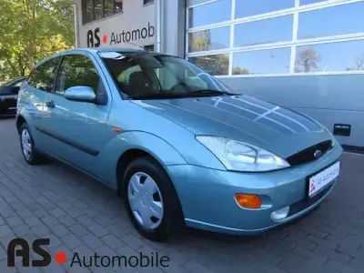 Usata Ford Focus Trend 101 CV (74 kW) 1999 Blu Berlina
