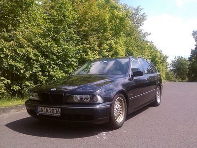 Gebraucht BMW 520 136 PS (100 kW) 2000 Schwarz metallic Kombi