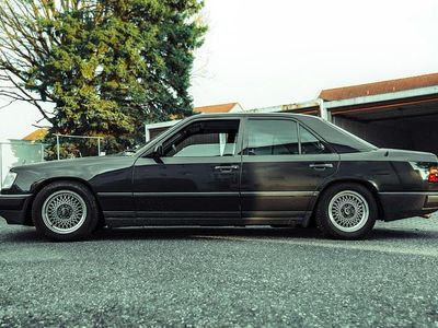Usata Mercedes E260 160 CV (117 kW) 1989 Nero Berlina