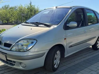 Usata Renault Scénic 107 CV (78 kW) 2002 Argento Monovolume