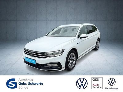 Weiss Gebraucht 2022 VW Passat Elegance Kombi | 25.740 € (Fairer Preis)