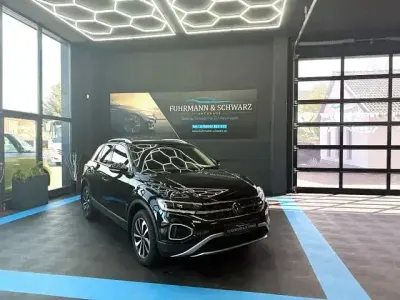 Second-hand VW T-Roc Style 150 CP (110 kW) 2023 Negru SUV