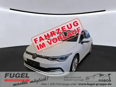 Gebraucht VW Golf VIII Life 150 PS (110 kW) 2023 Pure white Limousine