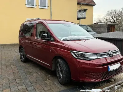 Gebraucht VW Caddy Style 122 PS (89 kW) 2022 Rot Van / Kleinbus