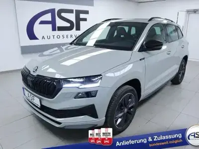 Neu Skoda Karoq SportLine 150 PS (110 kW) 2025 Grau SUV