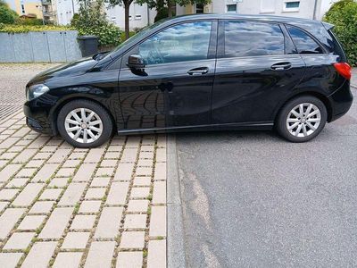 Mercedes B200