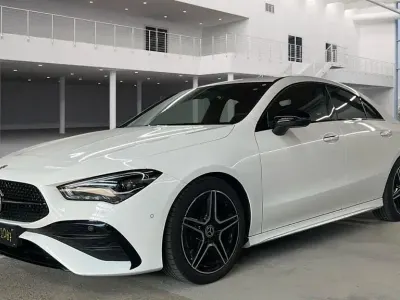 Gebraucht Mercedes CLA200 AMG line 163 PS (119 kW) 2023 Weiß Coupé
