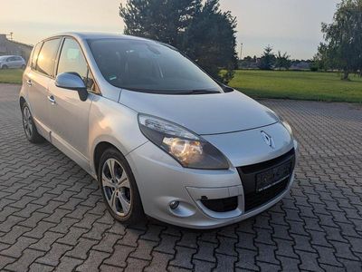 Silber Gebraucht 2011 Renault Scénic III Van / Kleinbus | 2.999 € (Fairer Preis)