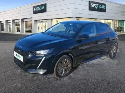 Gebraucht Peugeot e-208 Allure 100 kW (136 PS) 2022 Schwarz Kleinwagen