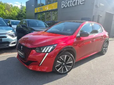 Gebraucht Peugeot 208 GT 100 kW (136 PS) 2023 Lackierung elixierrot/typ ver Kleinwagen