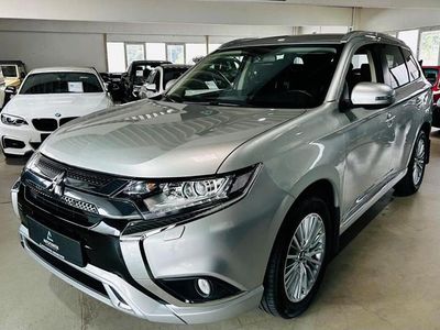 Second-hand Mitsubishi Outlander P-HEV 220 CP (161 kW) 2020 Argintiu Break