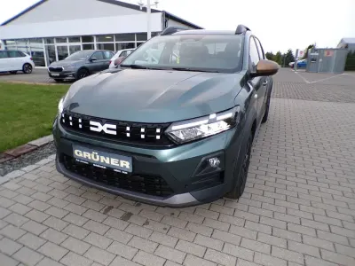 Neu Dacia Sandero Extreme 122 PS (89 kW) 2026 Grün SUV