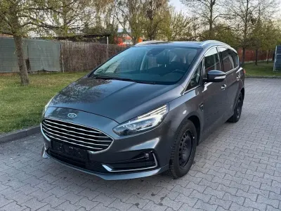Begagnad Ford S-MAX Titanium 190 HK (139 kW) 2021 Grå Minibuss