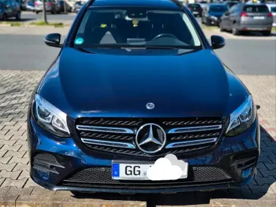 Używany Mercedes GLC250 AMG line 211 KM (155 kW) 2019 Niebieski SUV