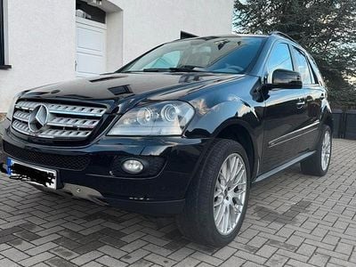 Schwarz Gebraucht 2008 Mercedes ML420 SUV | 8.999 €