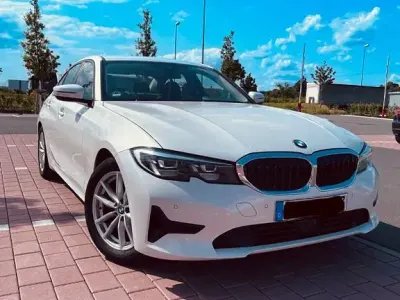 Gebraucht BMW 320 190 PS (139 kW) 2019 Weiß Limousine