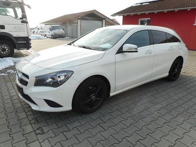 Gebraucht Mercedes CLA200 Shooting Brake 156 PS (114 kW) 2016 Weiß Kombi