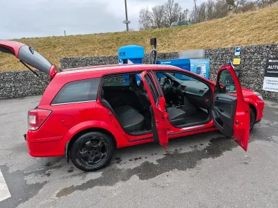 Gebraucht Opel Astra 150 PS (110 kW) 2010 Rot Kombi