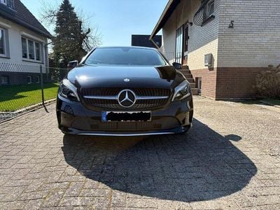 Gebraucht Mercedes A200 Urban 136 PS (100 kW) 2016 Schwarz Limousine
