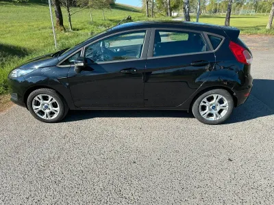 Używany Ford Fiesta SYNC Edition 82 KM (60 kW) 2013 Czarny Hatchback