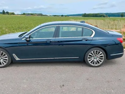 Gebraucht BMW 750L 449 PS (330 kW) 2016 Blau Limousine