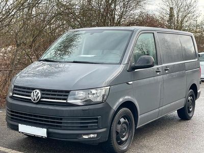 Gebraucht VW Transporter 150 PS (110 kW) 2016 Grau Van