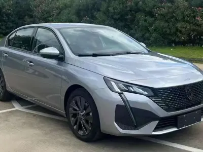 Neu Peugeot 408 181 PS (133 kW) 2026 Selenium  grau SUV