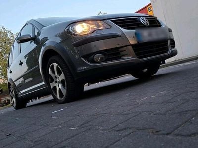 VW Touran Cross